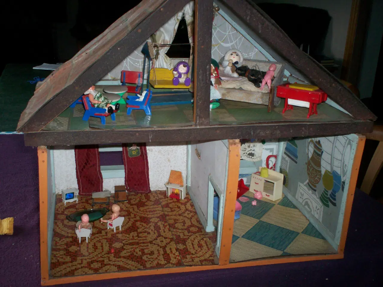 Billede 1 - Gl. Dukke hus i 2 etage.