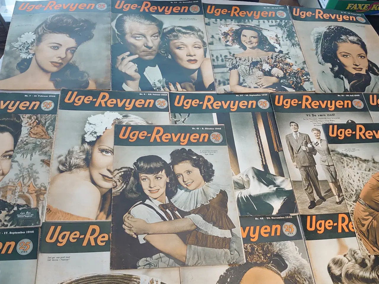 Billede 2 - 33 stk Uge-Revyen fra 1946. Format (21,5 x 27)cm