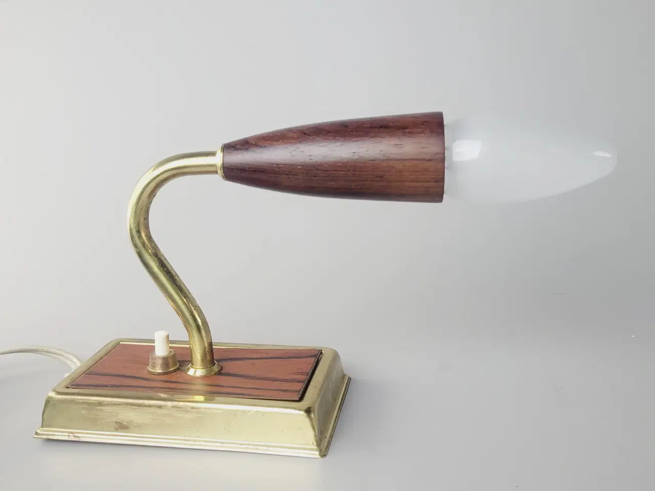 Billede 4 - ⭐️· Super flot retro væglampe i teak og messing