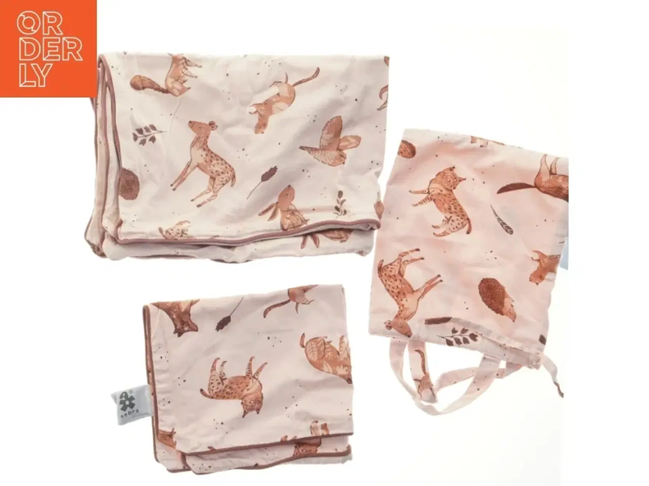 Billede 1 - Babysengetøj med skovmotiv fra Sebra (str. Hovedpude. 3 8. x. 44 cm. dyne. 93. x. 66 cm)