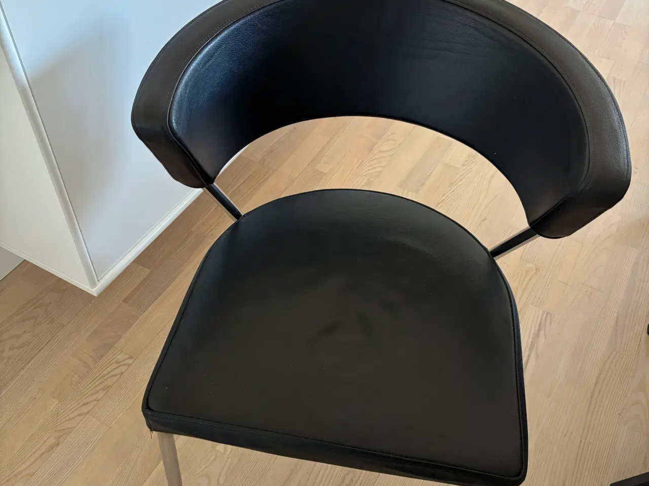 Billede 1 - Sort læder stol