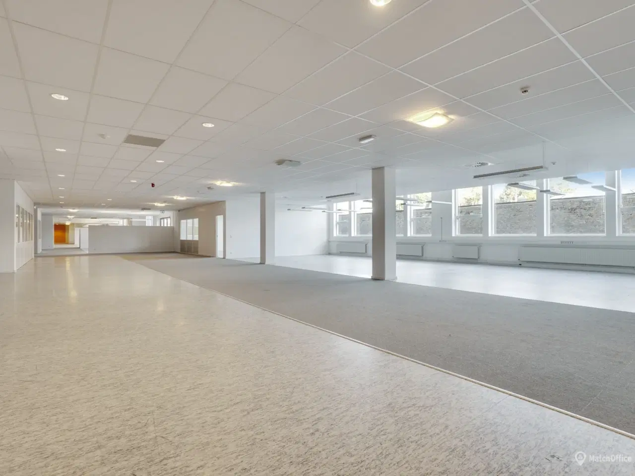 Billede 8 - Veleksponeret og markant kontorlejemål med højt til loftet ved ydre Ringvej