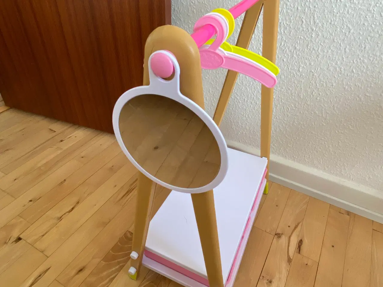 Billede 2 - Baby Born tøjstativ 