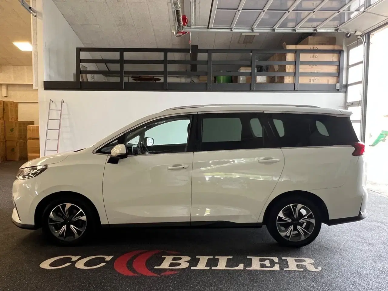 Billede 5 - Maxus Euniq5 52 Exclusive 7prs