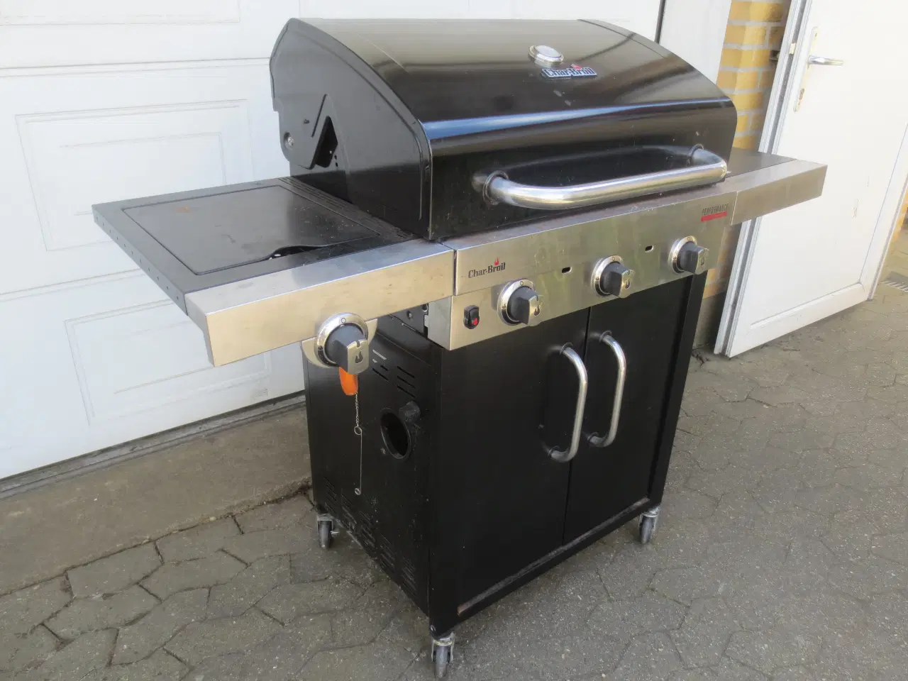 Billede 2 - 1 stk Gasgrill Char-Broil med 3 brændere 