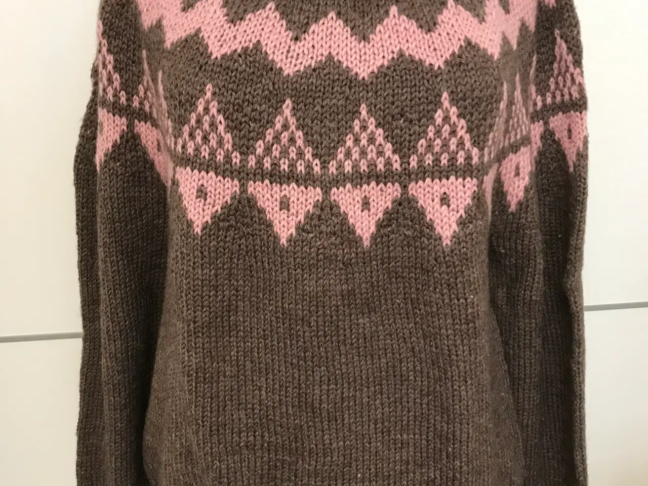 Billede 1 - Håndstrikket sweater str. M/L