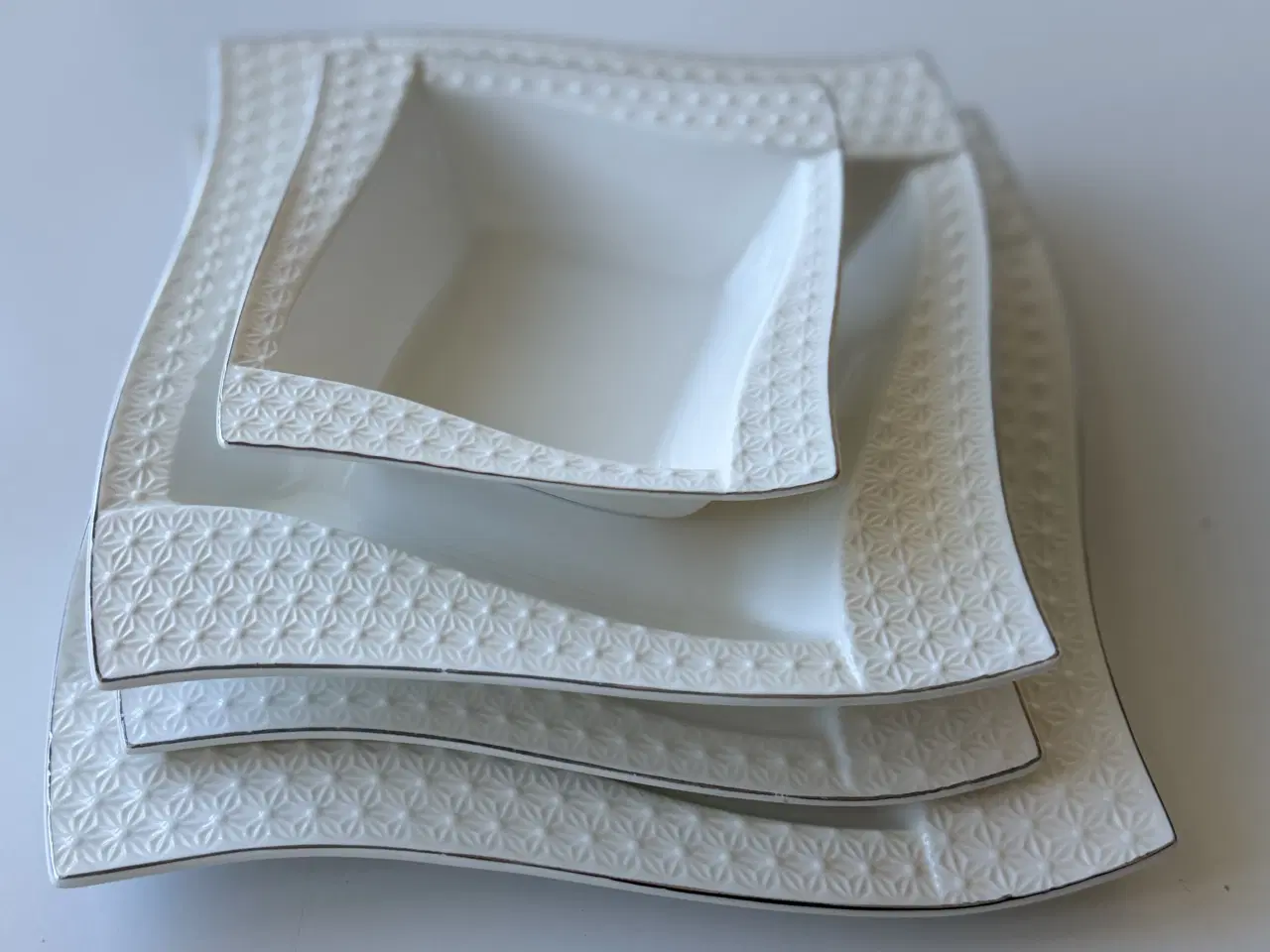 Billede 2 - Stel i hvidt porcelæn