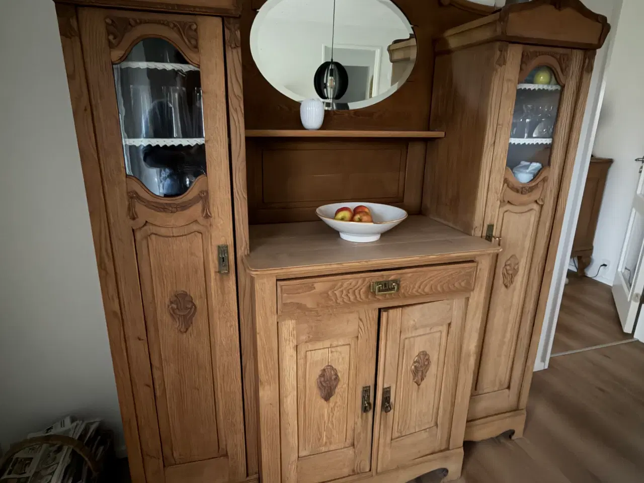 Billede 4 - Tårnbuffet i egetræ 