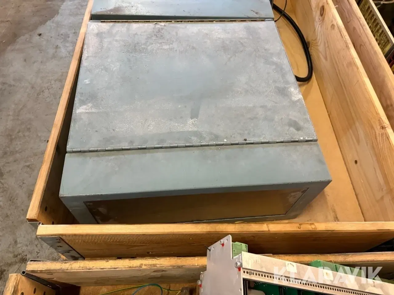 Billede 7 - Samlet lot med komponenter til blæsemaskiner til plastindustrien - 12 paller