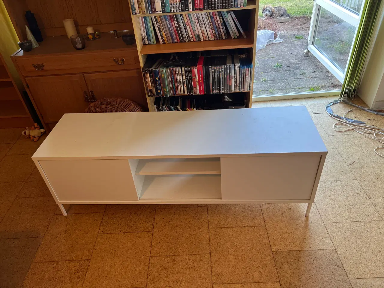 Billede 1 - Hvid tv bord 