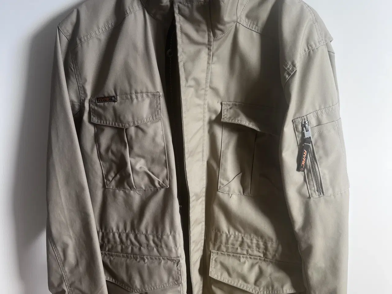 Billede 1 - Revolutionen Race fritids jakke str. L beige 