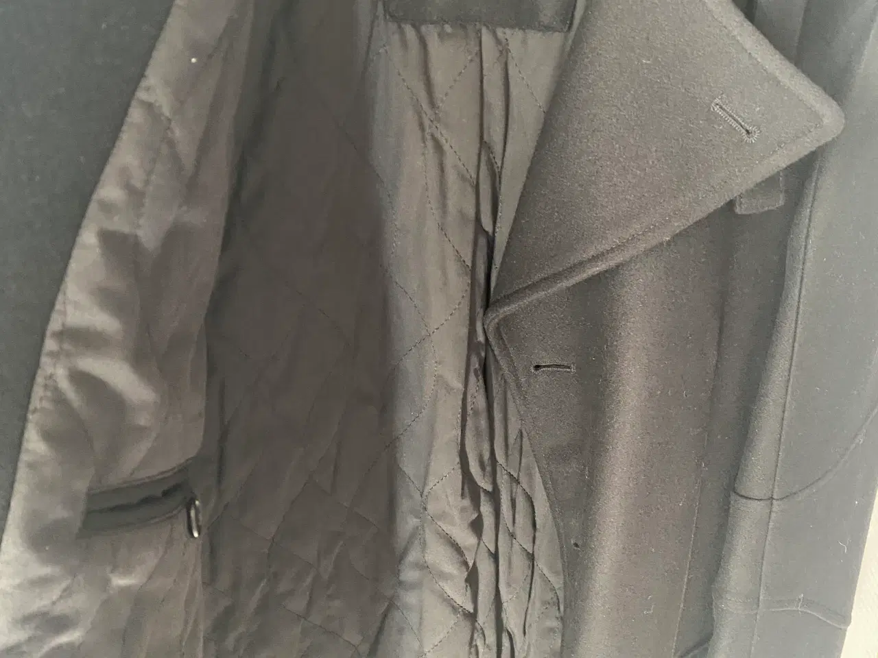 Billede 2 - Sort uldfrakke.