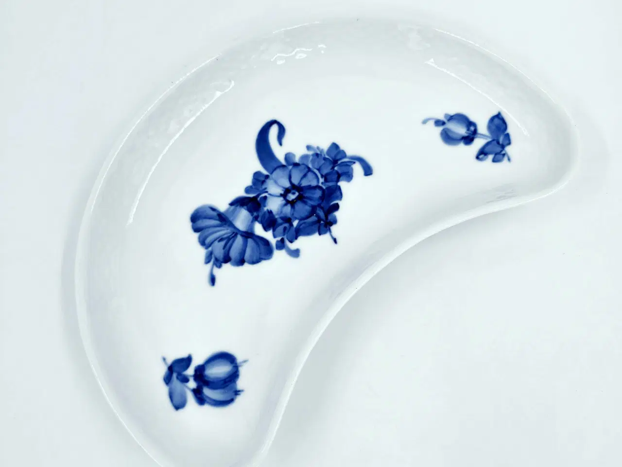 Billede 10 - Royal Copenhagen Blå Blomst Flettet Halvmåne Asiet