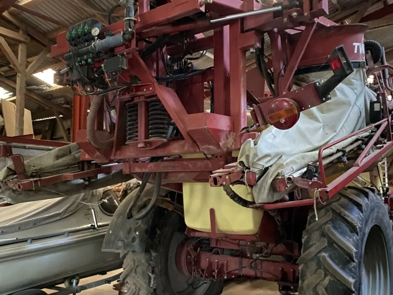 Billede 3 - Hardi Commander 4200 med luft. Sprøjten er synes i 2025.