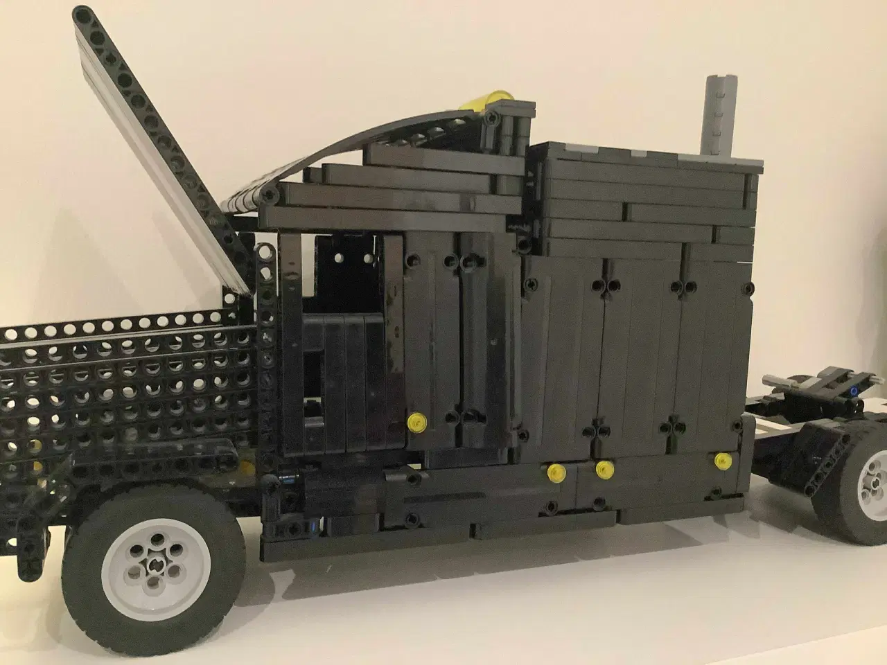Billede 11 - UNIK Selvbygget Sort Technic lego Trucker 
