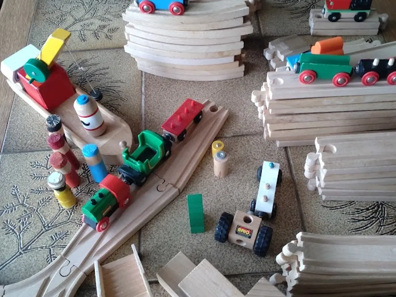 Billede 5 - BRIO træ togbane – skinner, tog/køretøjer, bygning