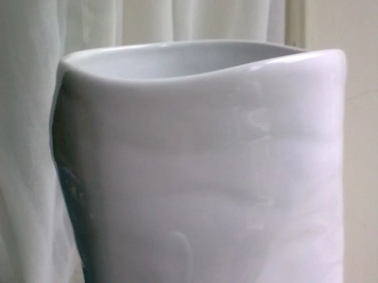 Billede 4 - Brønnum Danmark Hvid kunst vase