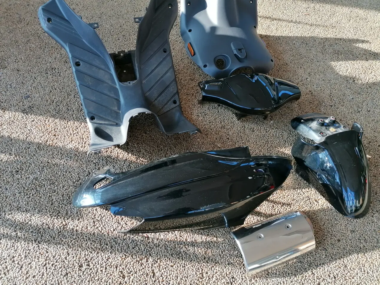 Billede 1 - Brugte sorte skjolde Derbi Anlantis scooter. Se%