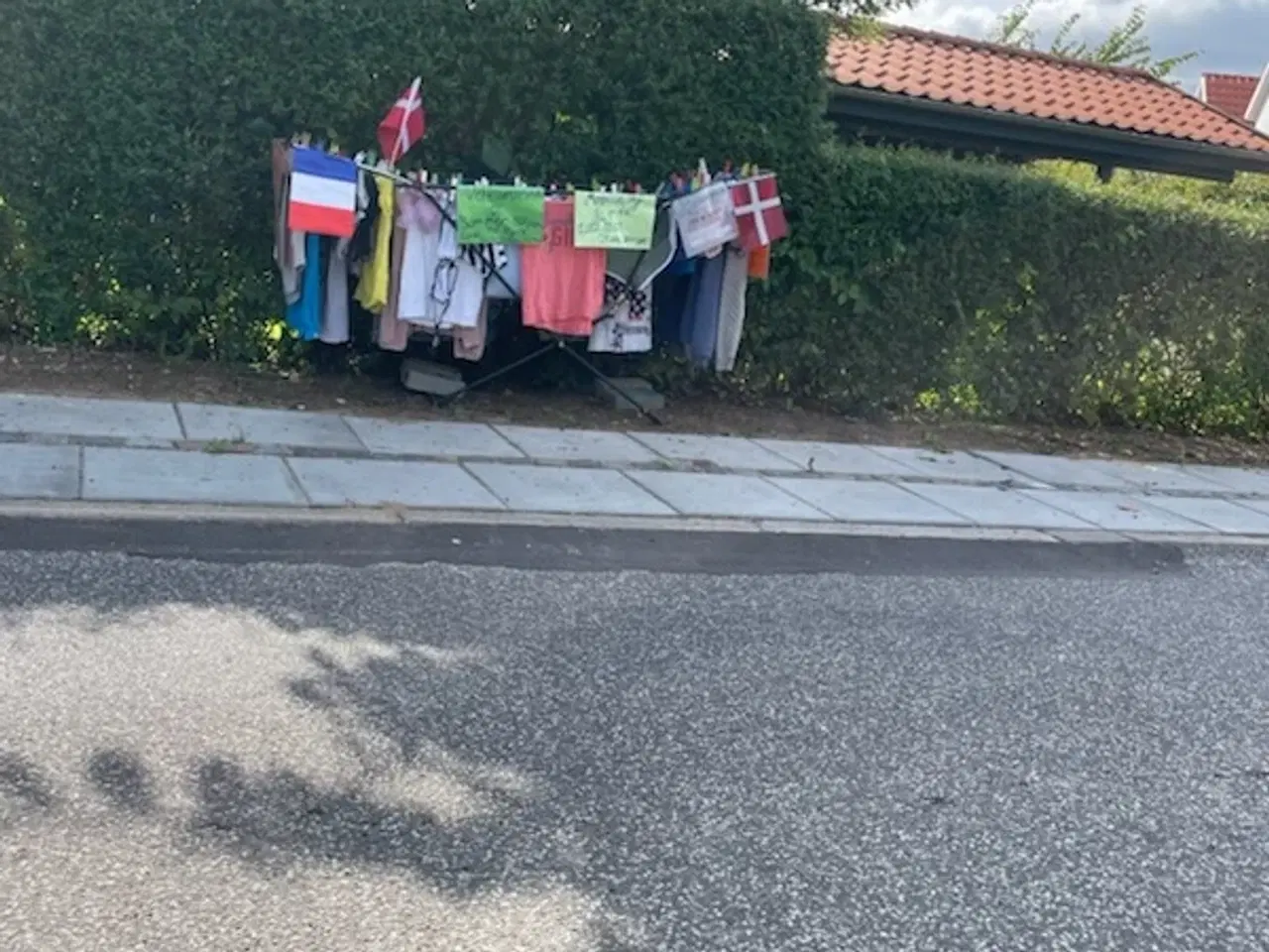Billede 2 - "Sommer Biksen ved Vejen" tøj 5 kr pr del 