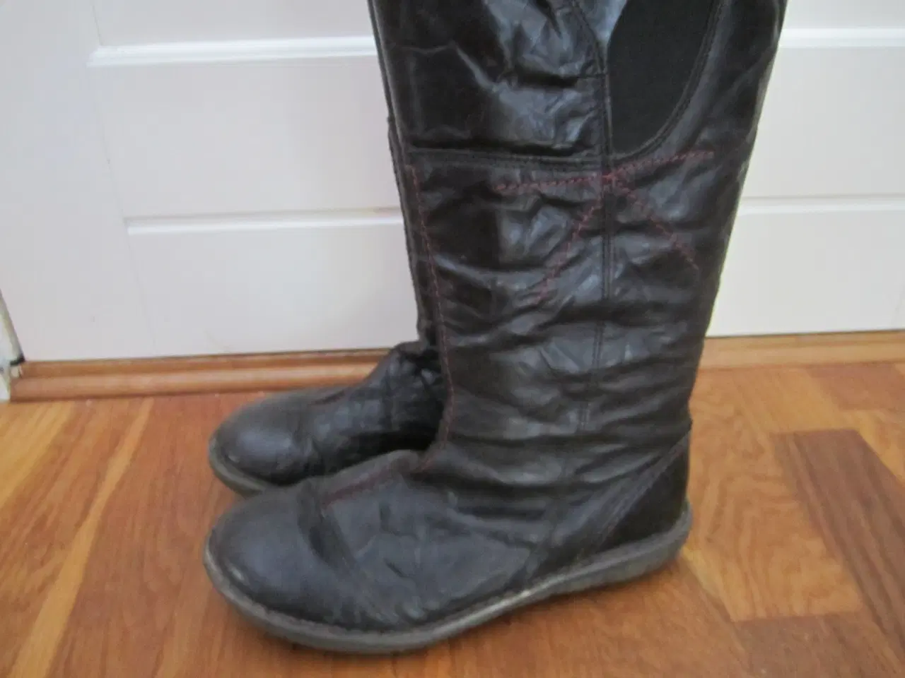 Billede 2 - LÆKRE VINTERSTØVLER. Str. 36. BYD.