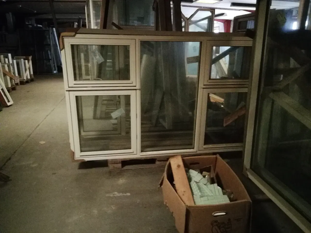 Billede 1 - NYT DANNEBROS VINDUE 208 x 128, KR. 3500