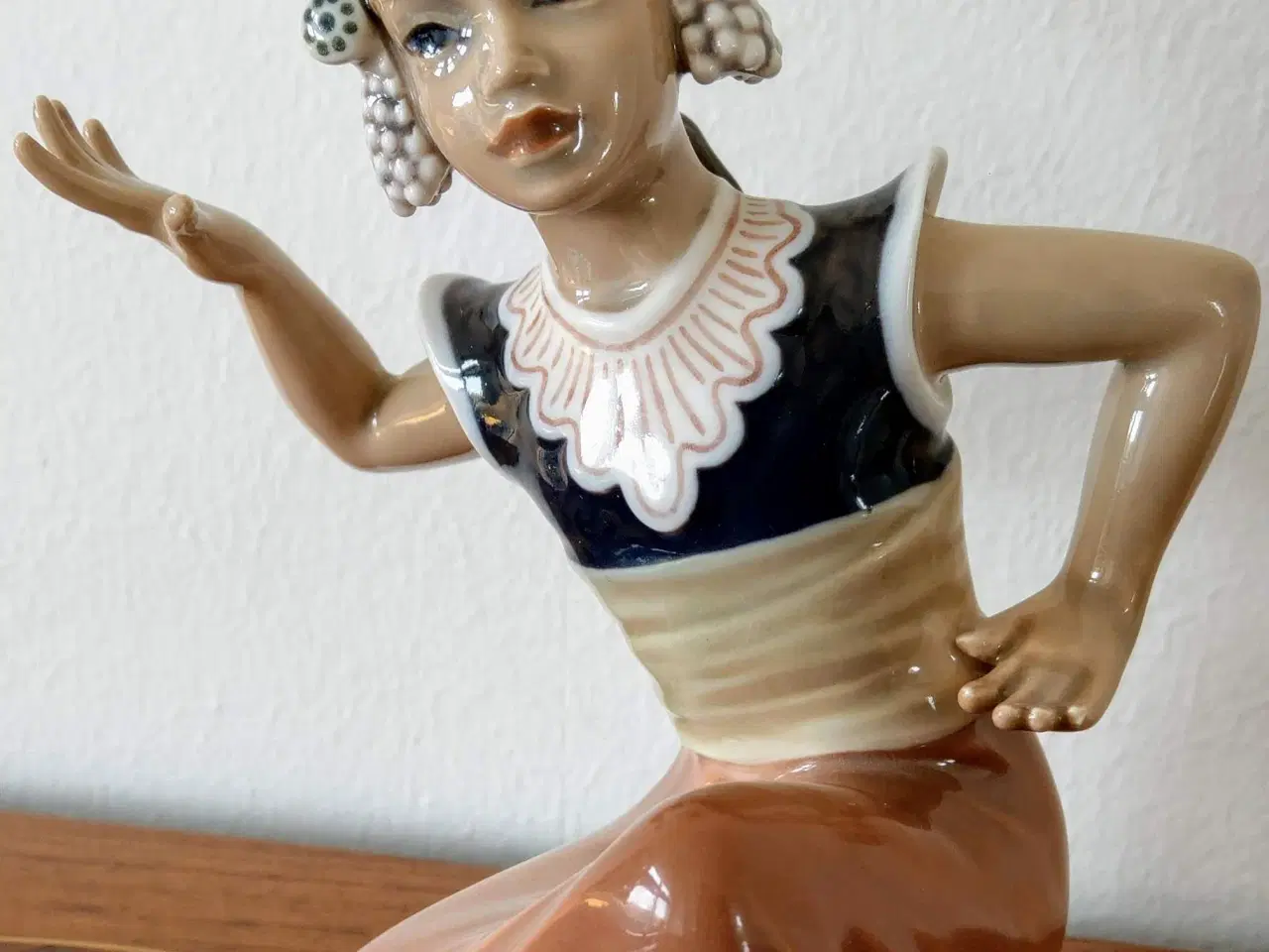 Billede 1 - Monuia, orientalsk Dahl Jensen figur