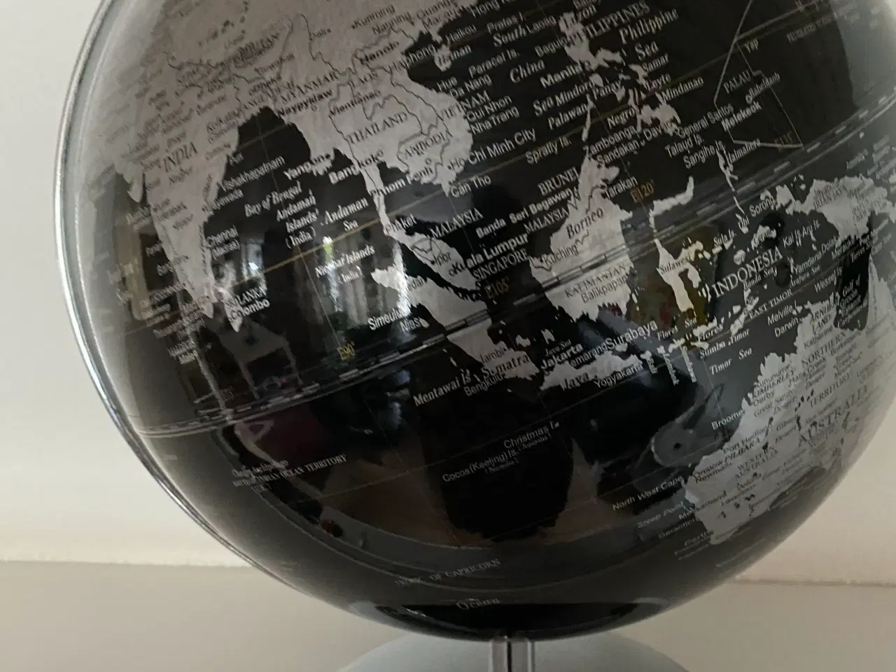 Billede 2 - Globus i sort og sølv
