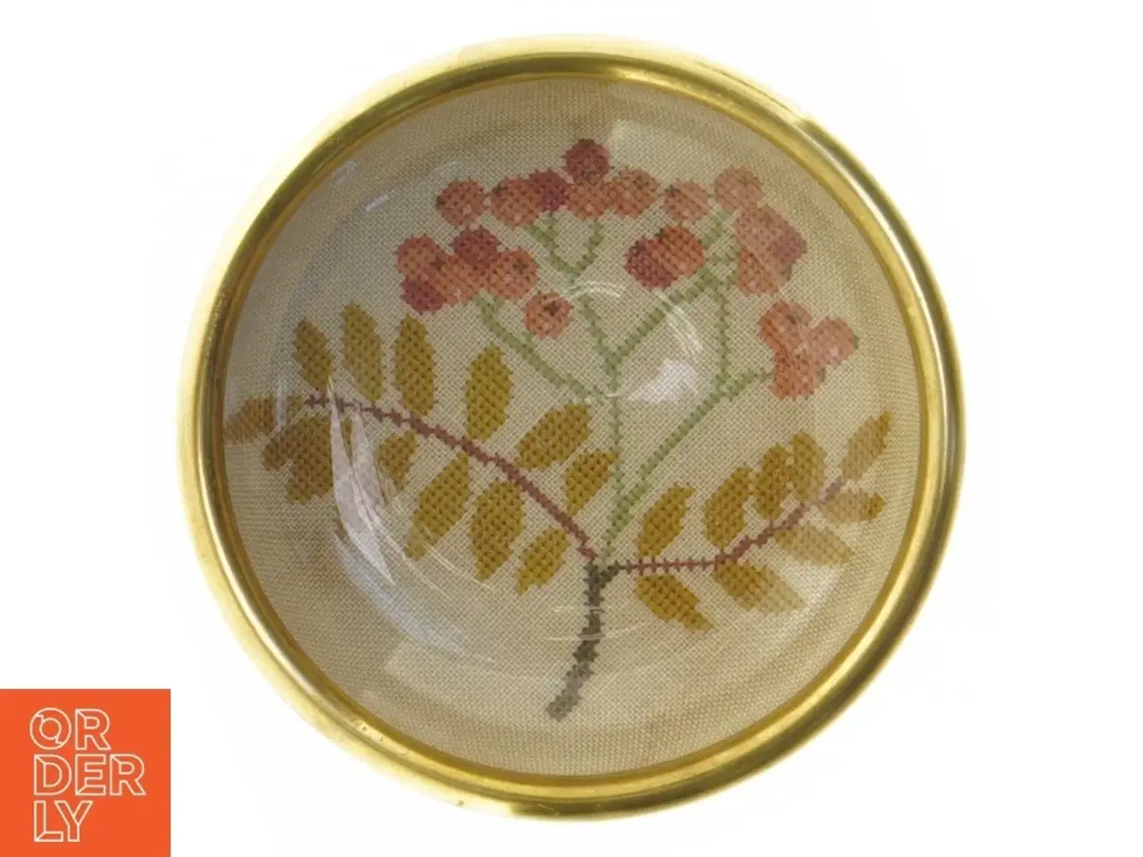 Billede 2 - Håndlavet Broderiskål med rønnebær motiv (str. 12 x 3 cm)