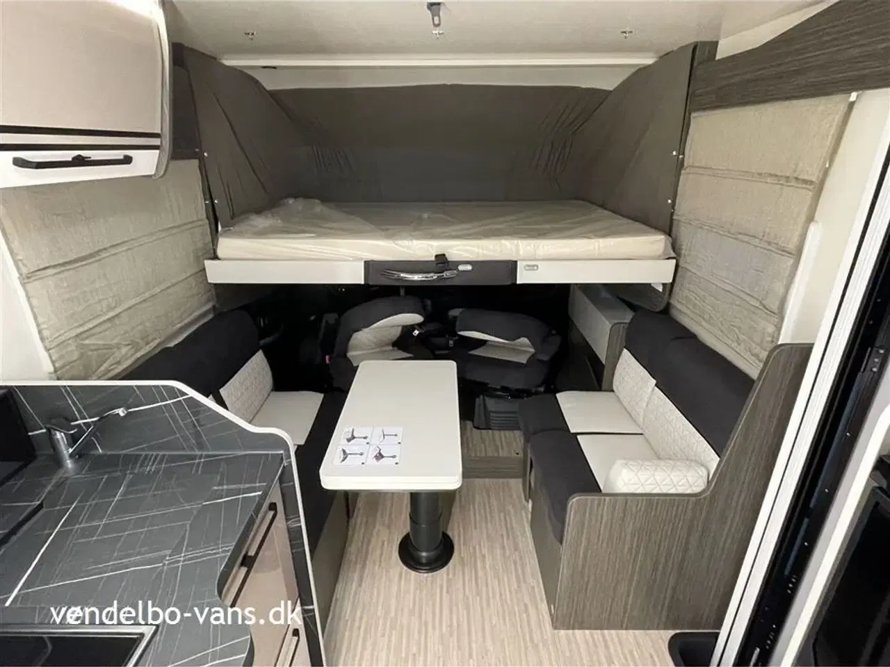 Billede 6 - 2026 - McLouis Nevis 870 180 HK og 8 trins automatgear - Enkeltsenge og stor garage