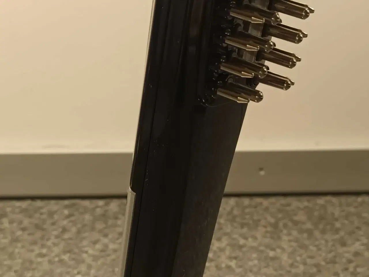 Billede 3 - Massagebørste med infrarød lysterapi og vibration.