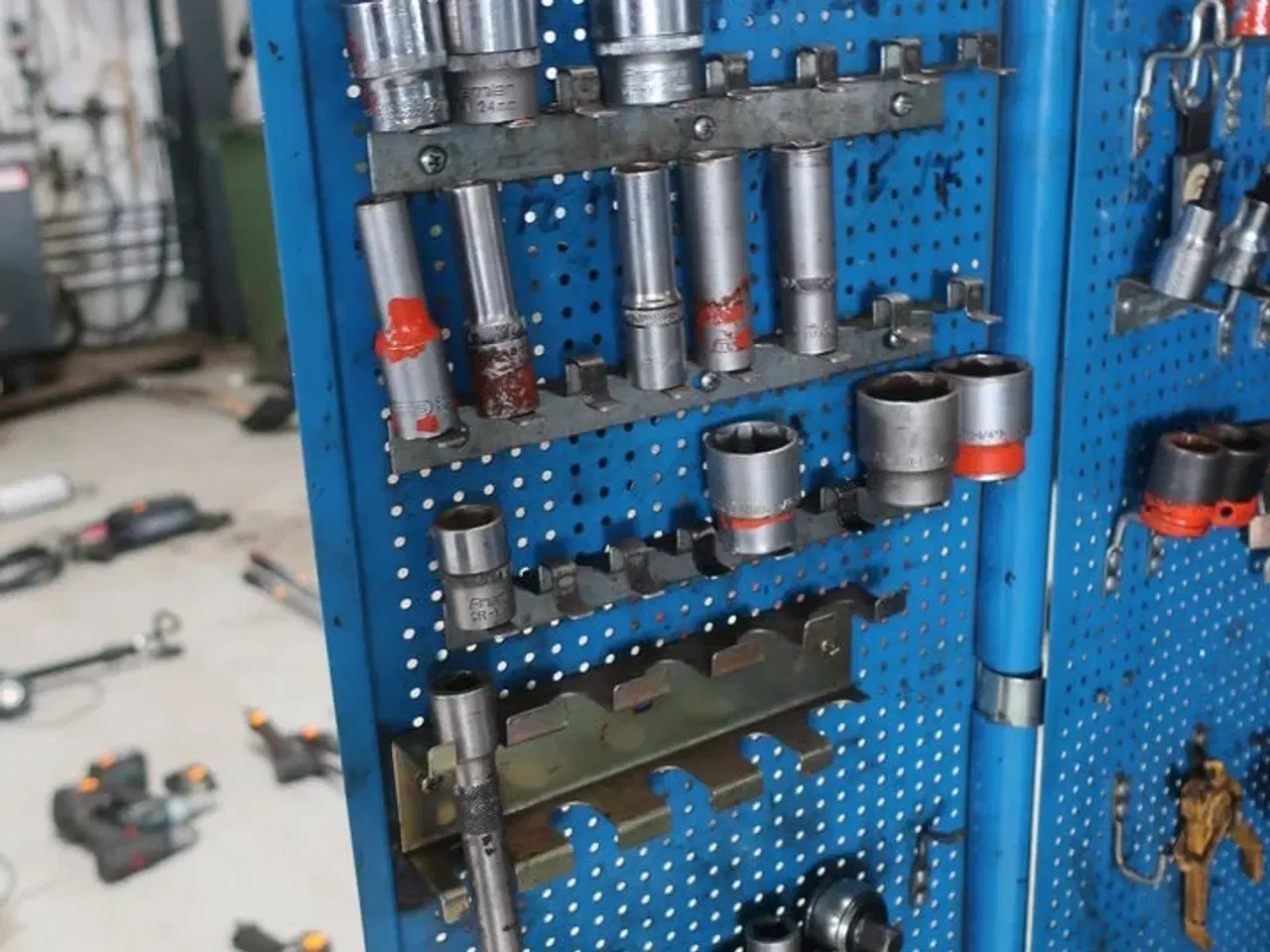 Billede 6 - Værktøjsskab med indhold