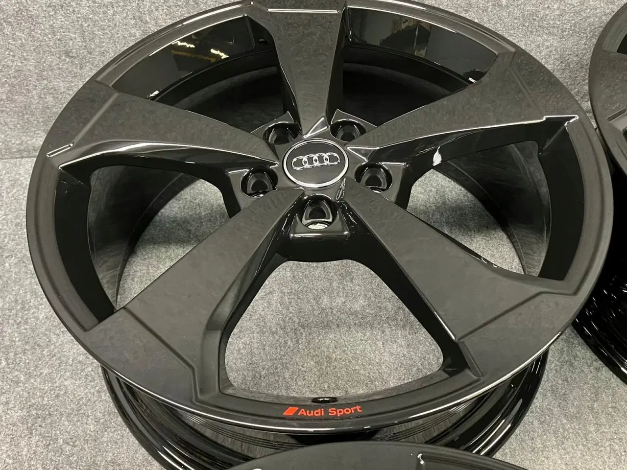 Billede 4 - ALUFÆLGE AUDI A3 8VO 19"