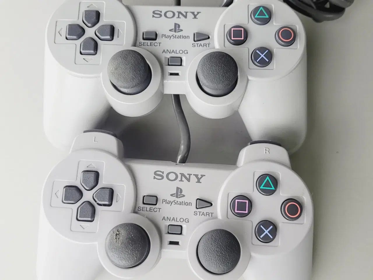 Billede 1 - ⭐️· PlayStation 1 Dual Analog Controllere (2 stk.)