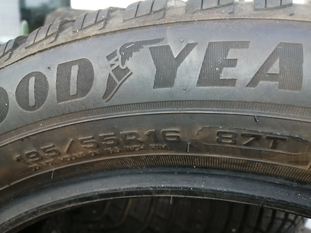 Billede 3 - 4 stk. let brugt vinterdæk Goodyear Ultra Grip 9 +