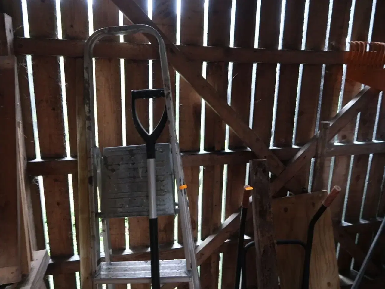 Billede 9 - Trillebør, bordsav, trappestige, sækkevogn m.m.