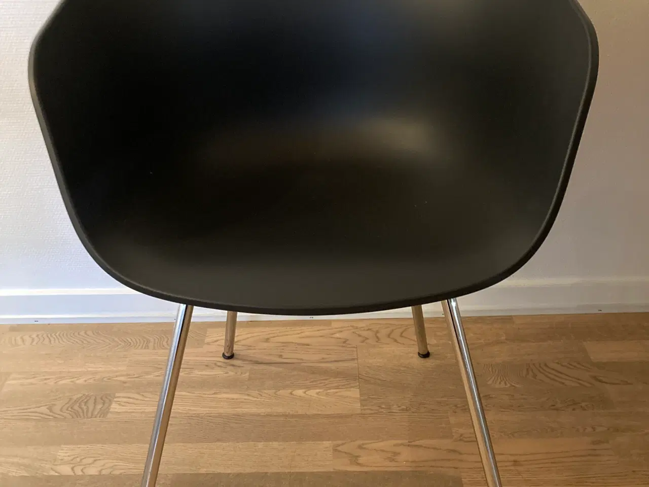 Billede 5 - Spisebord med 6 Hay stole (Normalpris 17.000kr.) 