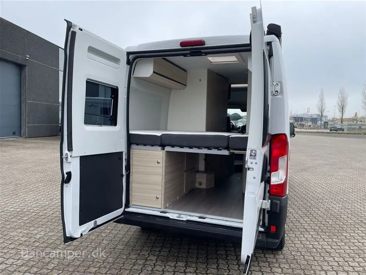 Billede 3 - 2023 - Adria Twin Axess 600 SP Kort og rummelig campervan kun kørt få km