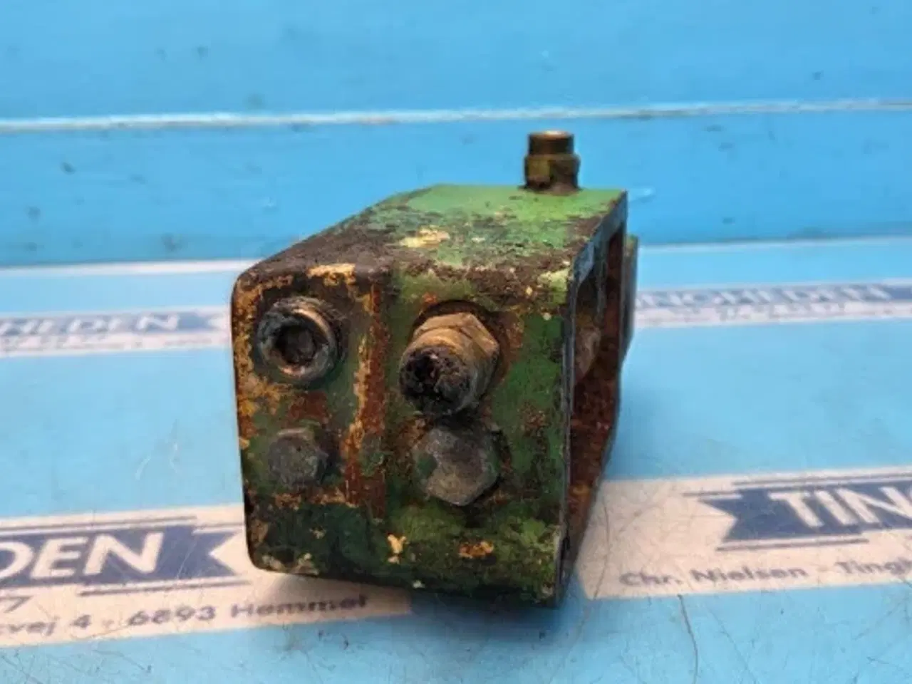 Billede 9 - John Deere 6125HZ001 Thermostat Hus RE501605