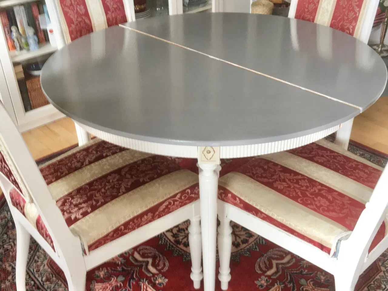 Billede 1 - Spisebord antik,stole(oprindeligt fra Folketinget)