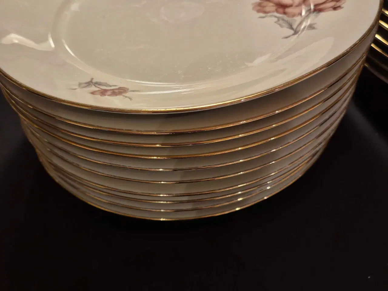 Billede 3 - Blomstret dyb og flad spisetallerken 