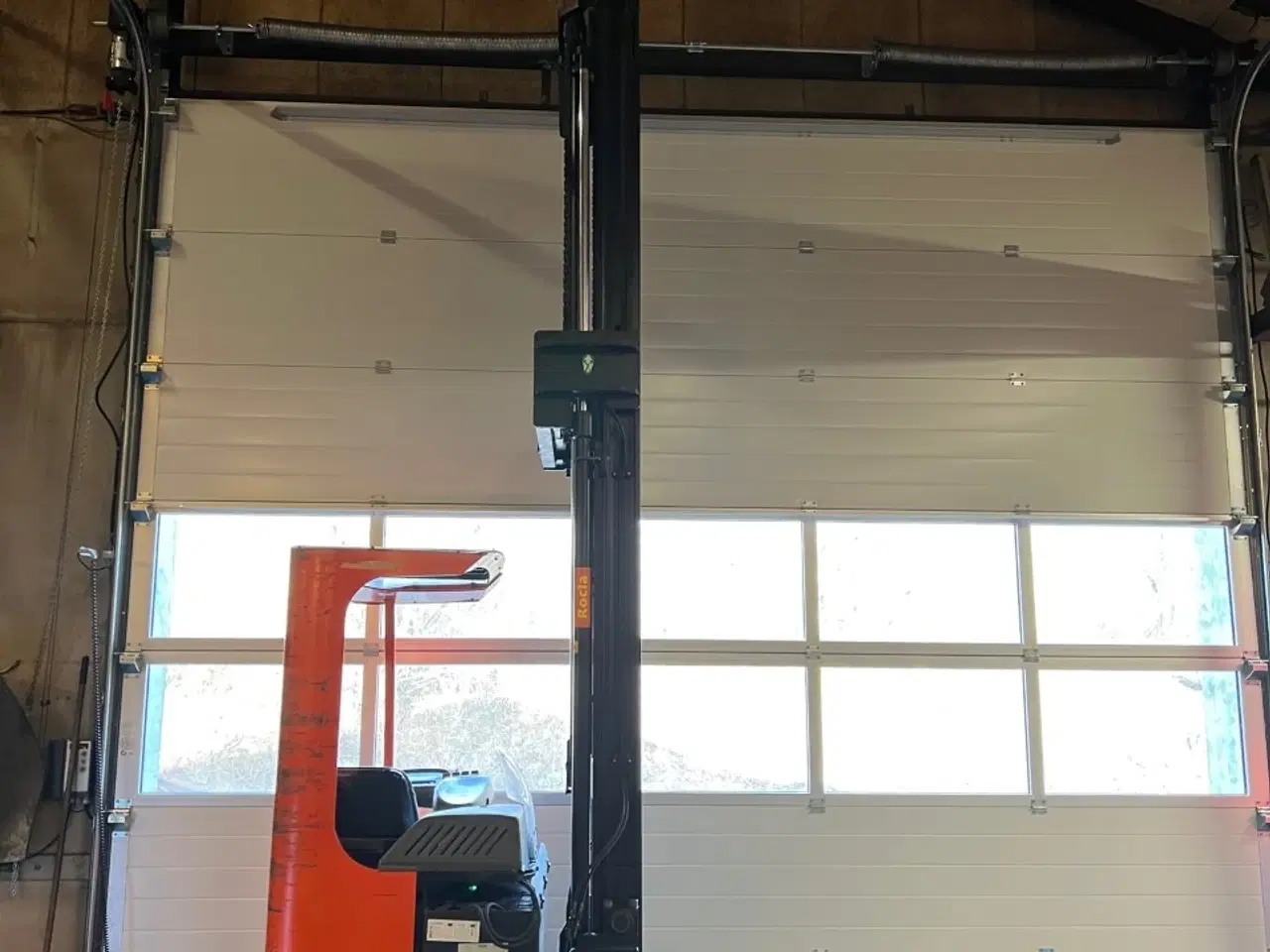 Billede 3 - Reachtruck med batteri fra 2019. 700 cm løftehøjde