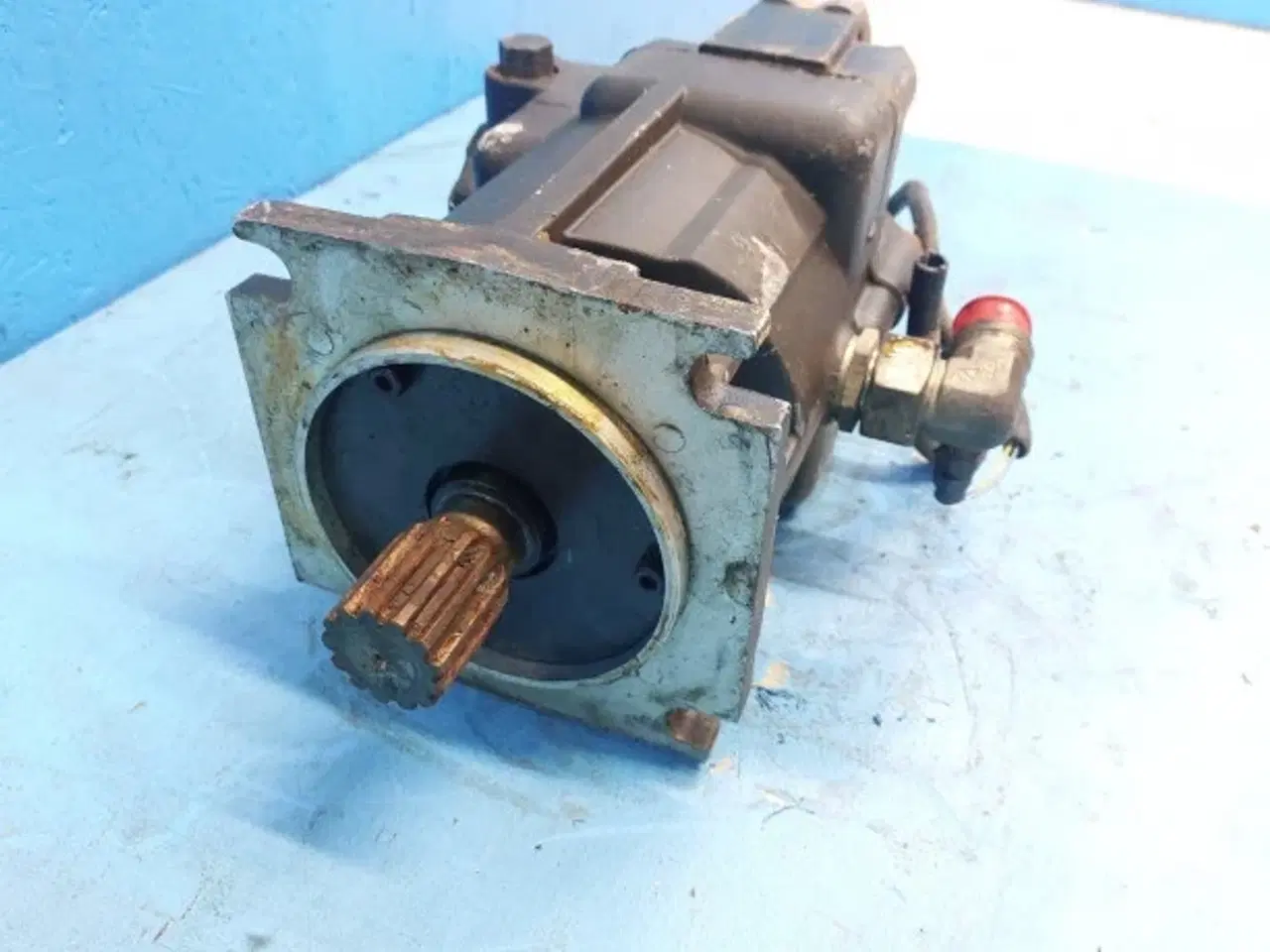 Billede 12 - New Holland CX8090 Hydrostat motor 84819681