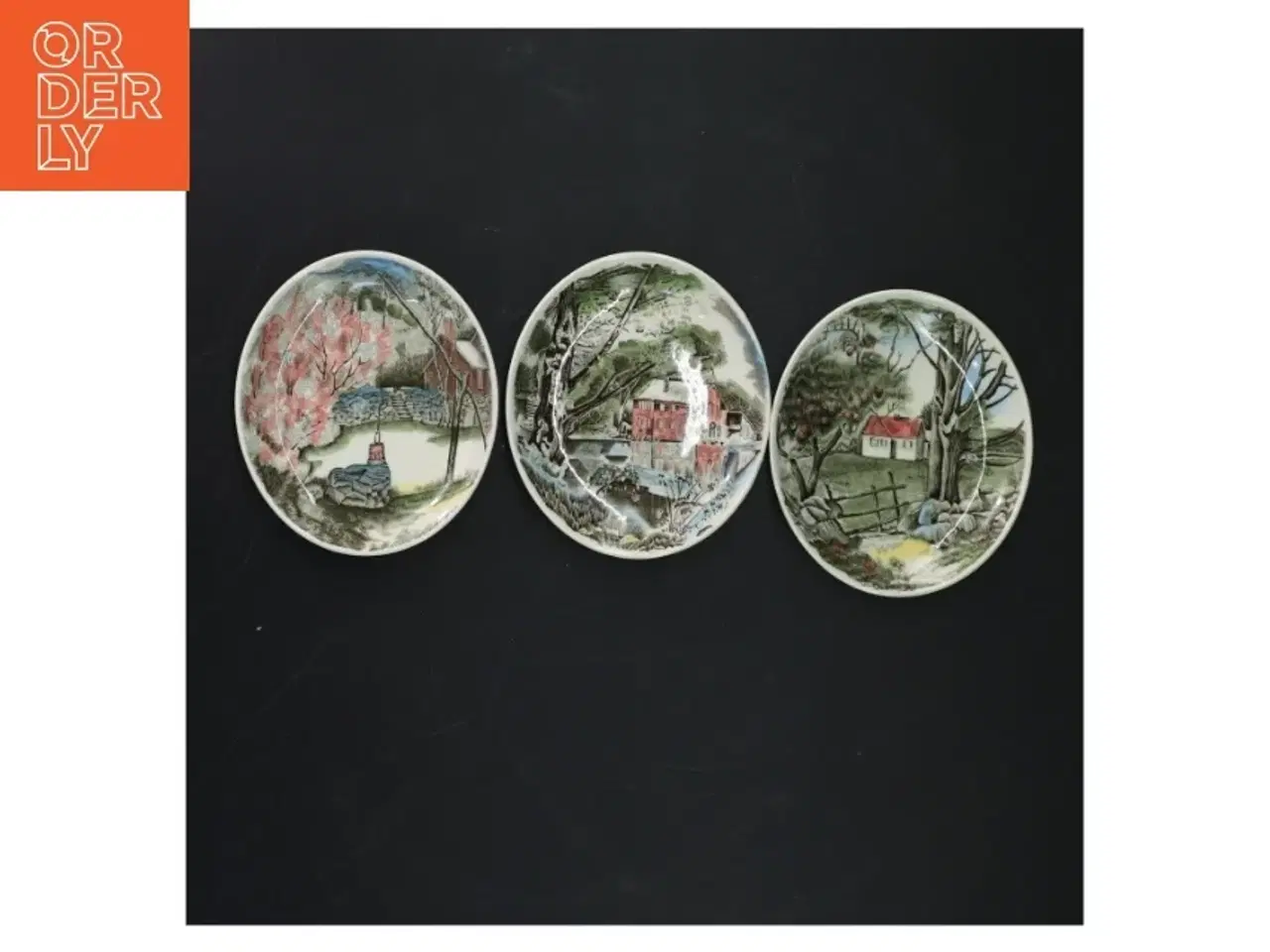 Billede 1 - Dekorative tallerkener fra Johnson Bros (str. Ø. 11 cm. 3 styk)
