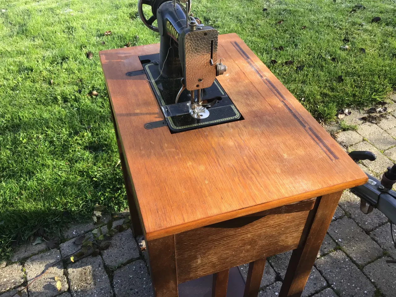 Billede 4 - Gammel Dania Symaskine