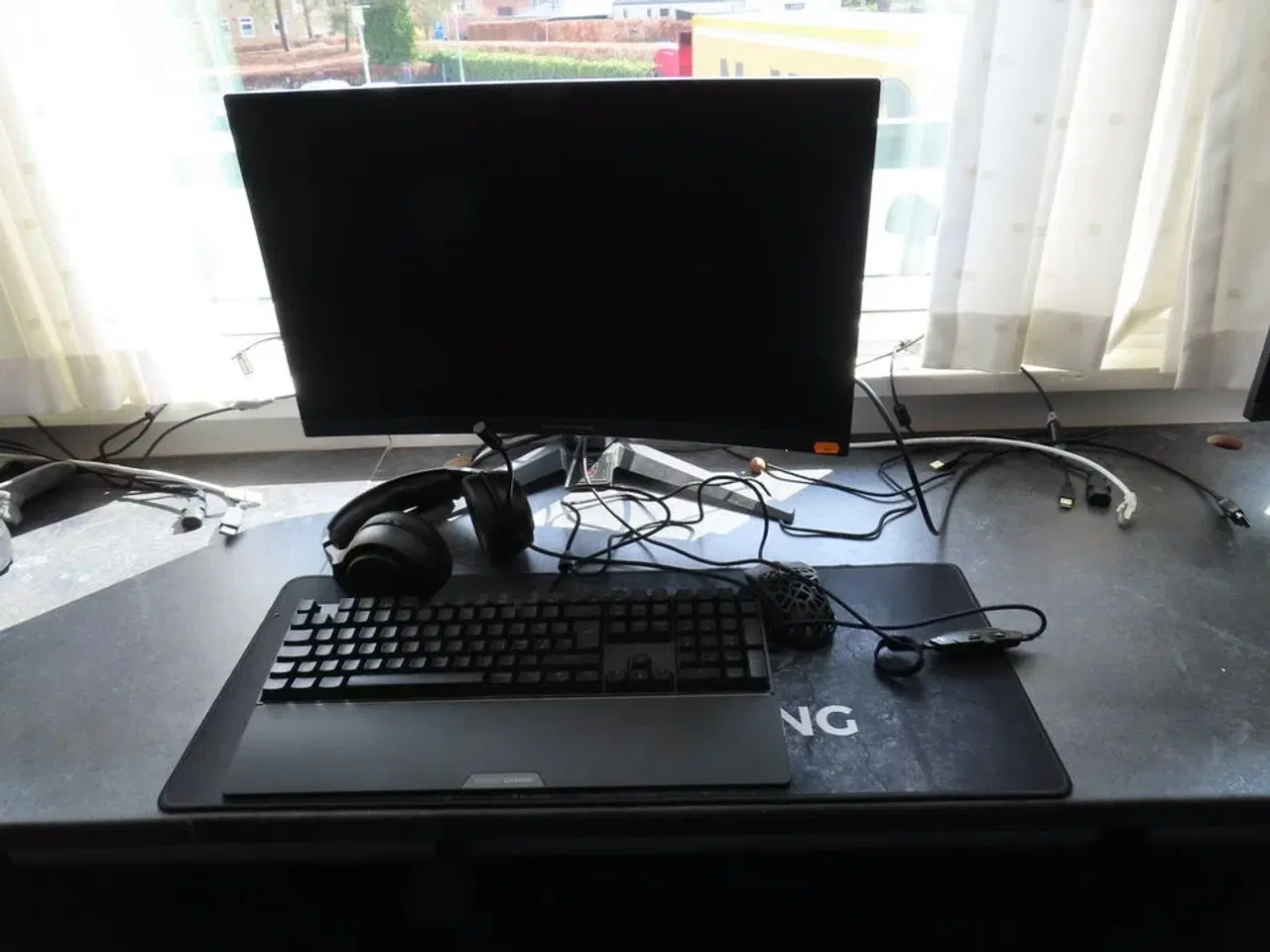 Billede 1 - 27" curved gaming monitor, ASROCK PHANTOM GAMING pg27f15rs1a