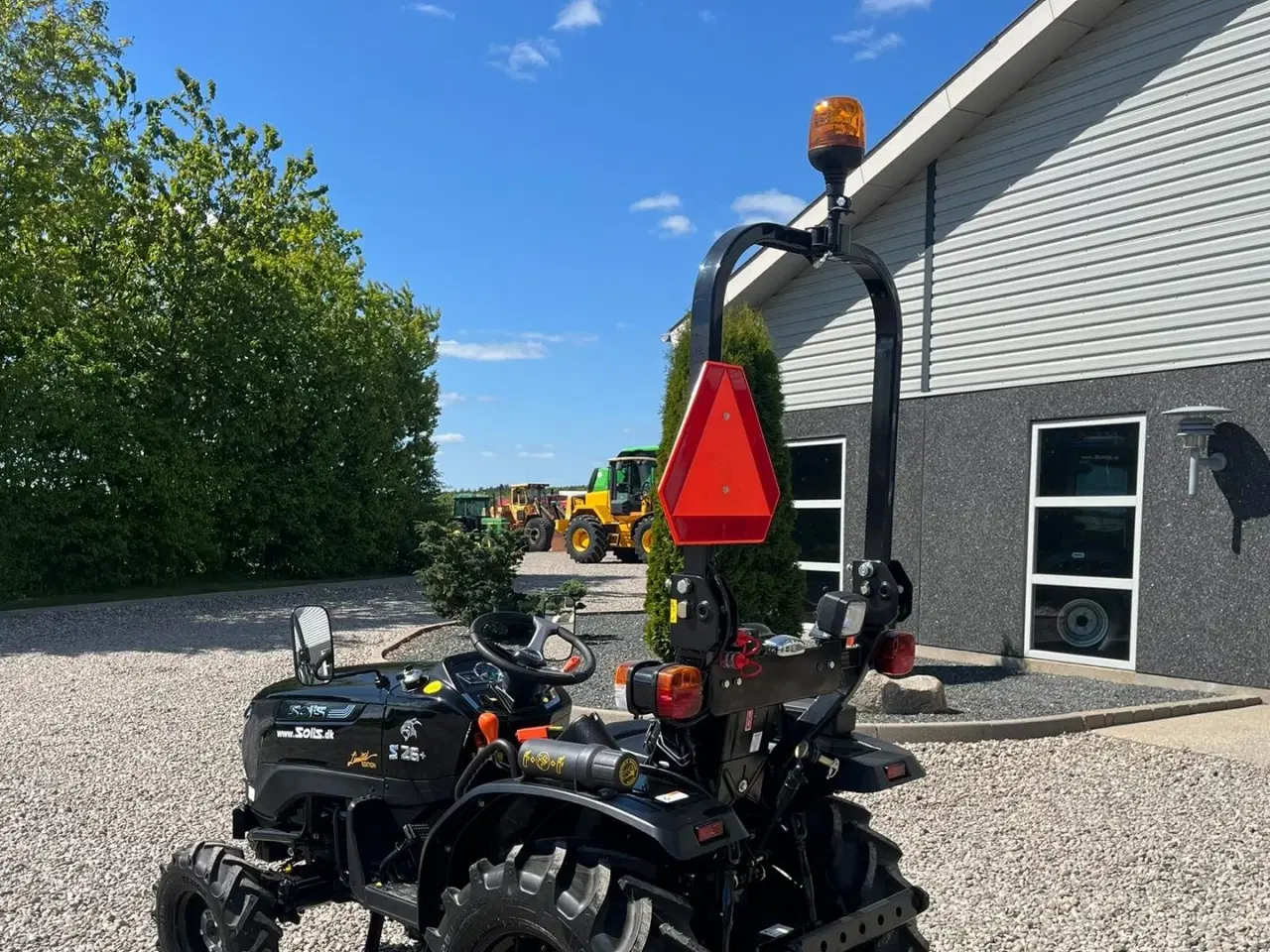 Billede 3 - Solis S26 Limited Edition i sort 6+2 Gearmaskine med Servostyring og brede traktorhjul
