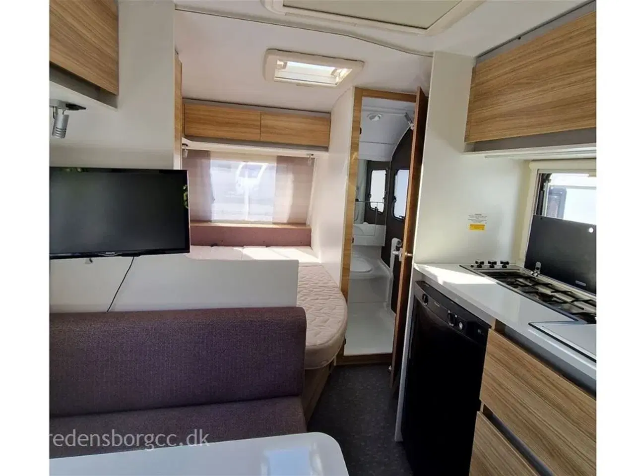 Billede 3 - 2017 - Adria Altea 472 PK   Velholdt vogn med køjer og mover.