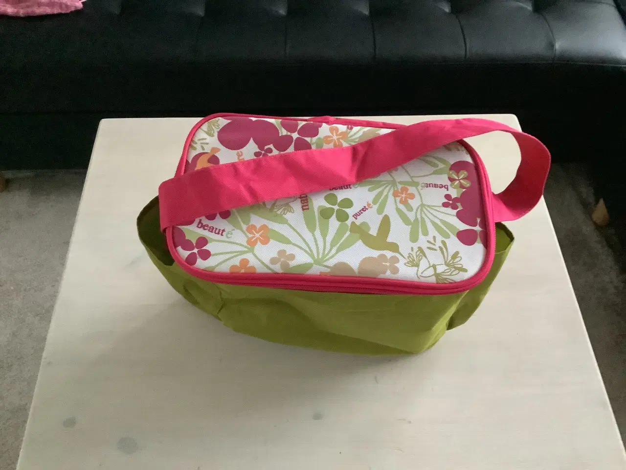 Billede 2 - Lille køletaske med bærerem