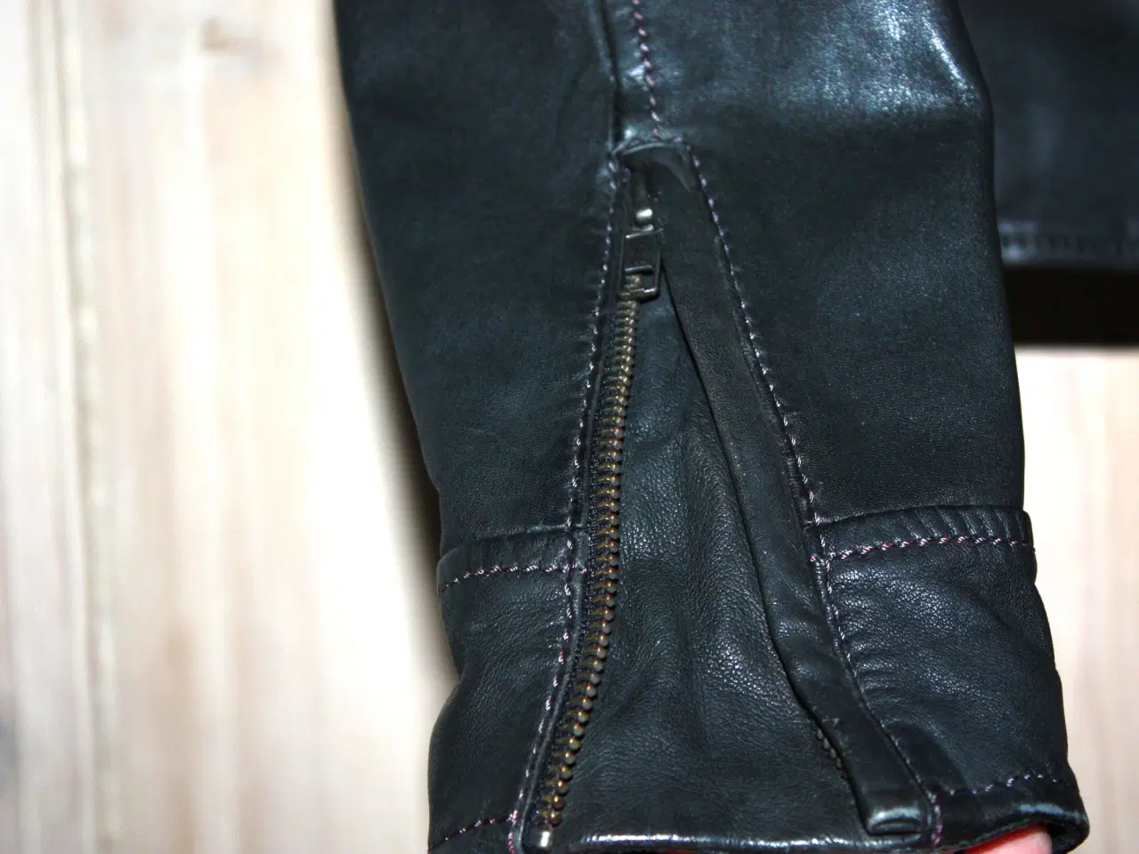 Billede 4 - Læder jakke str. 36