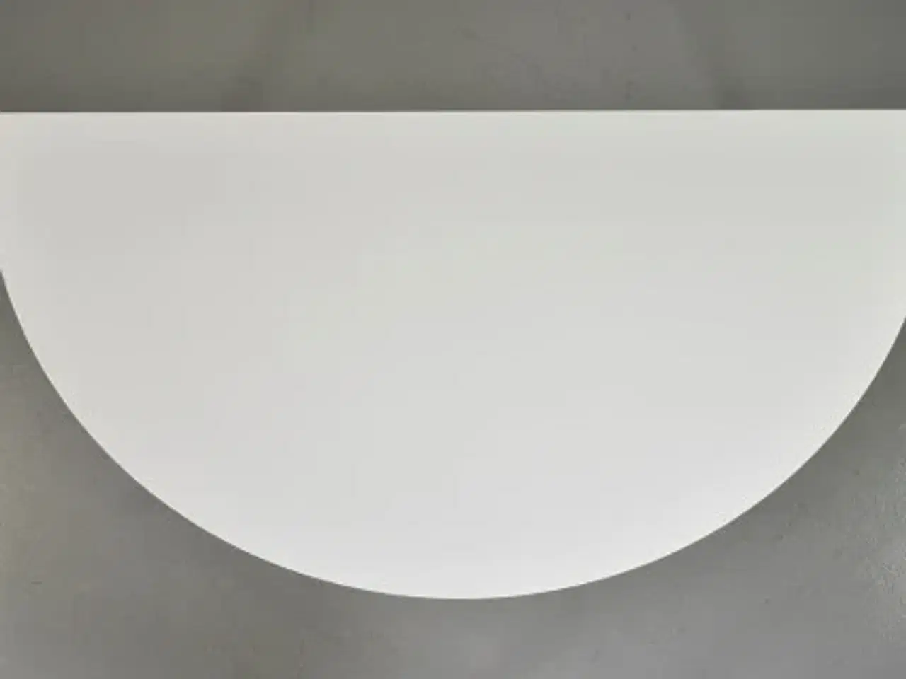 Billede 5 - Halvrundt dencon konferencebord med hvid laminat og krom stel
